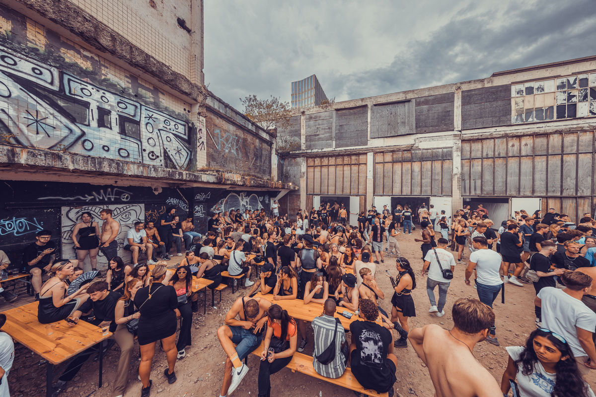 Loading... just a sec